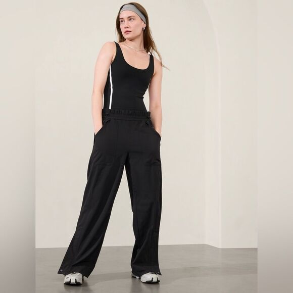 Athleta Trekkie High Rise Parachute Pant // Black